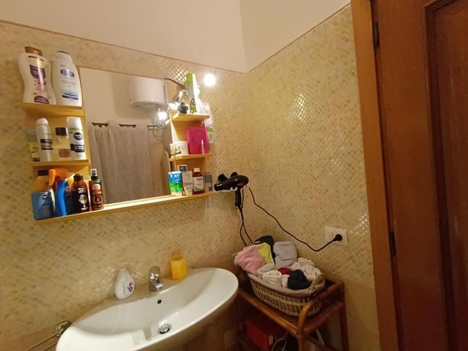 "Orchidea" Camera Privata Nell'Appartamento Condiviso Cagliari Esterno foto